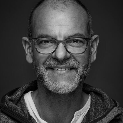 Portraitotografie von Mann mit Bart und Brille