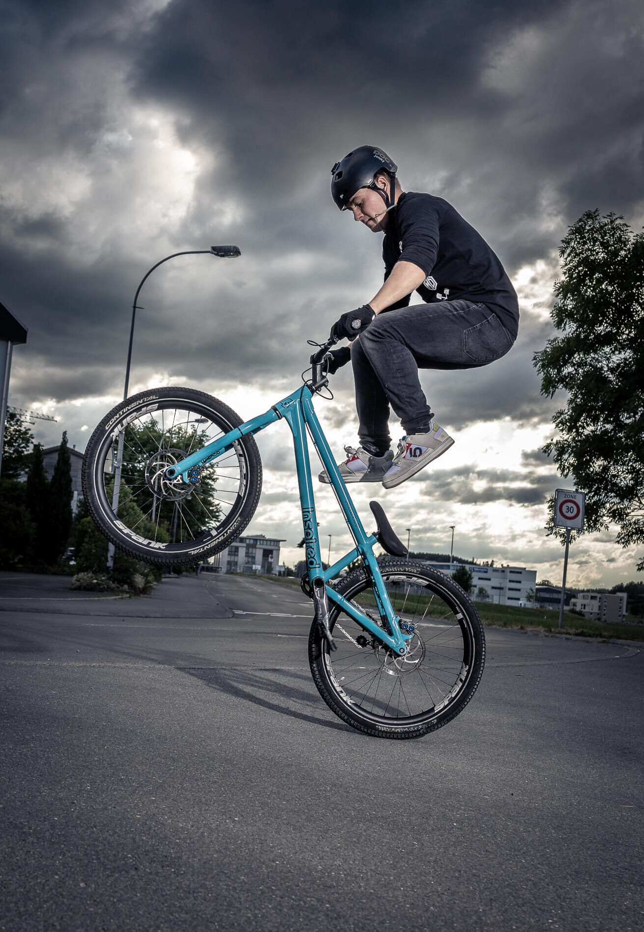 Sportfotografie von Trialbiker Lian Jenny bei Outdoorshooting