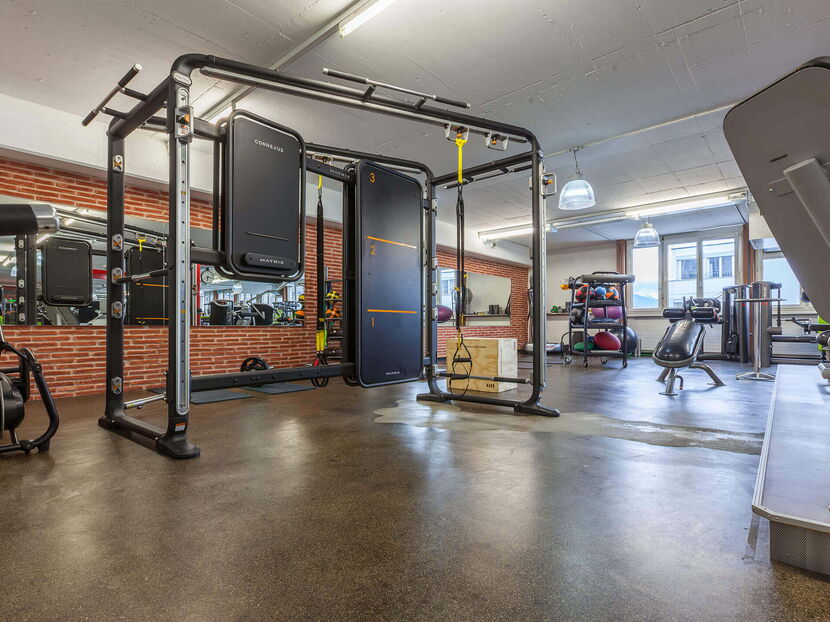 Werbefotografie mit Fitnesstower und Geräten