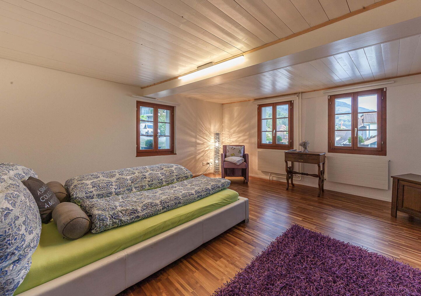 Immobilienfotografie Luzern für Luxus-Ferienwohnung Gästezimmer mit Doppelbett