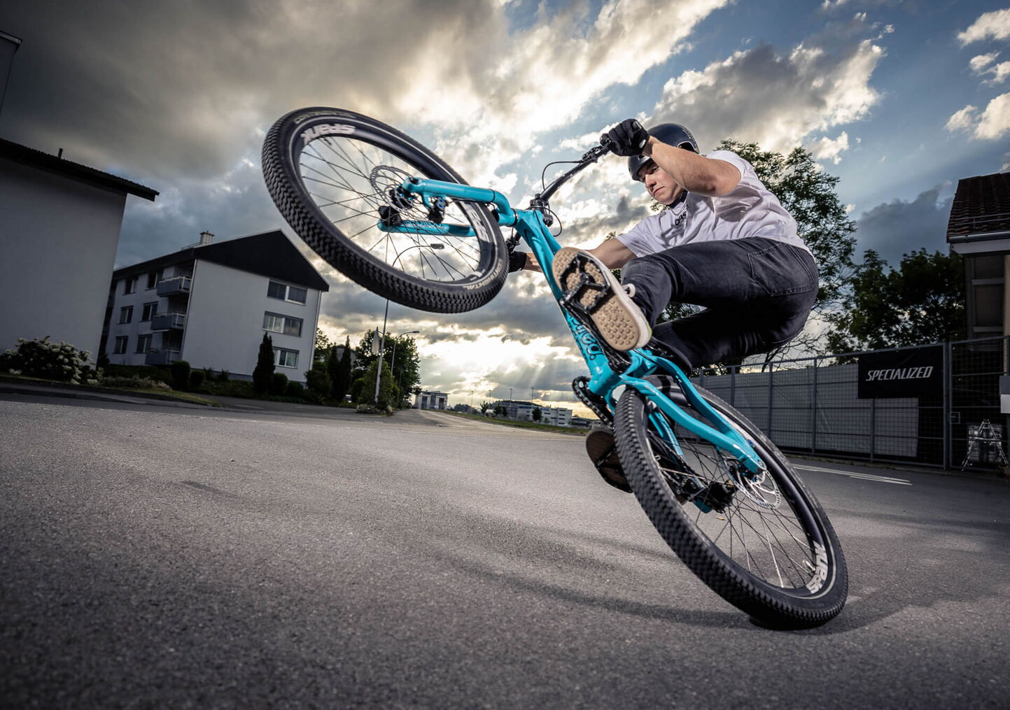 Fotoshooting in Rain Luzern mit Trialbiker Lian Jenny wi4278