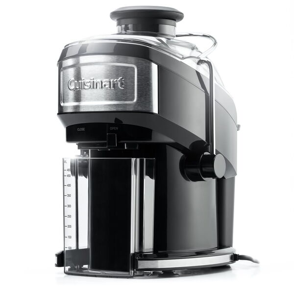 Werbefotografie einer schwarzen Küchenmaschine auf weissem Hintergrund