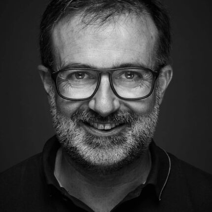 Portraitfotografie von Mann mit Brille und Bart