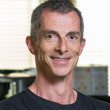 Mitarbeiterfotografie Mann mit kurzen Haaren