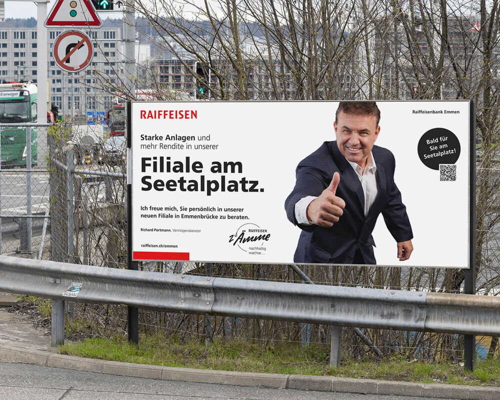 Plakat von muskulösem Mann im Anzug auf weissem Hintergrund