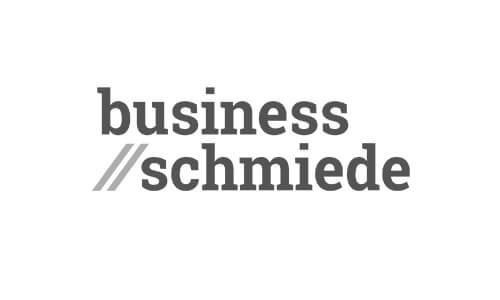 Schriftlogo von Business Schmiede mit zwei hellen Schrägstrichen